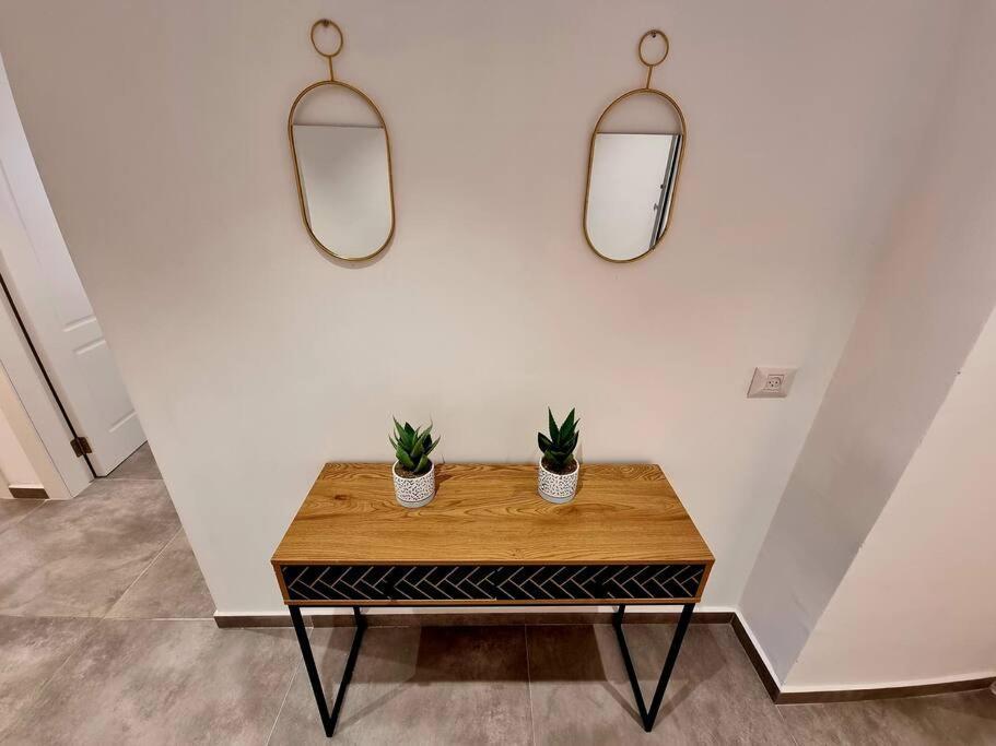 Beautiful 2-Bedroom Sea-View Apartment Netanya Exterior photo